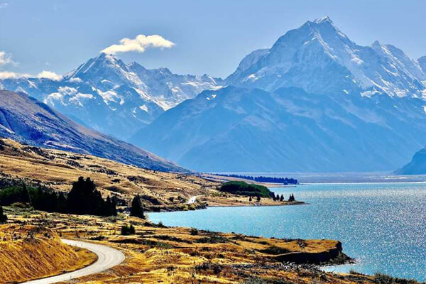 Lake Pukaki with lookout to Mount Cook