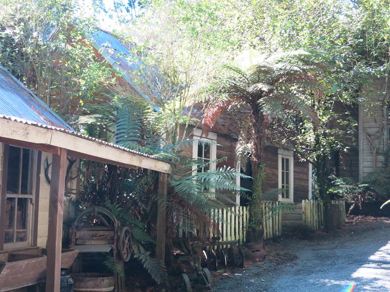 Bush settlement at Staglands