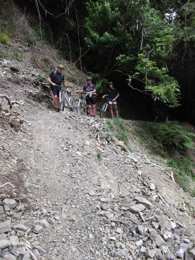 Gravel cliffs on the Motu Cycle Trail