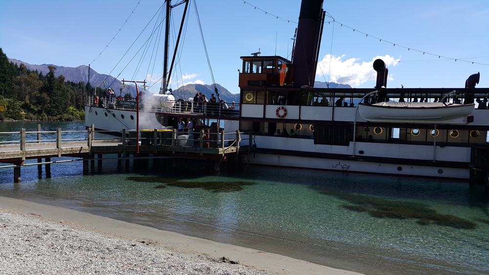 The TSS Earnslaw docking